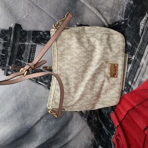 Michael kors crossbody